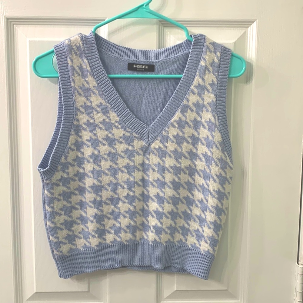 RSQ Women’s Sleeveless V-neck Knitted Sweater